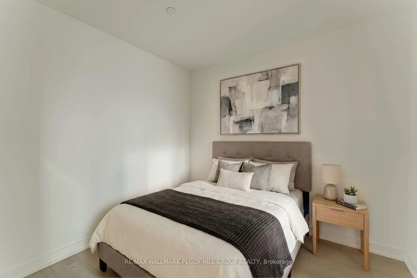 Photo 4 of Unit 421, 31 Huron Street, Collingwood — HOMEH