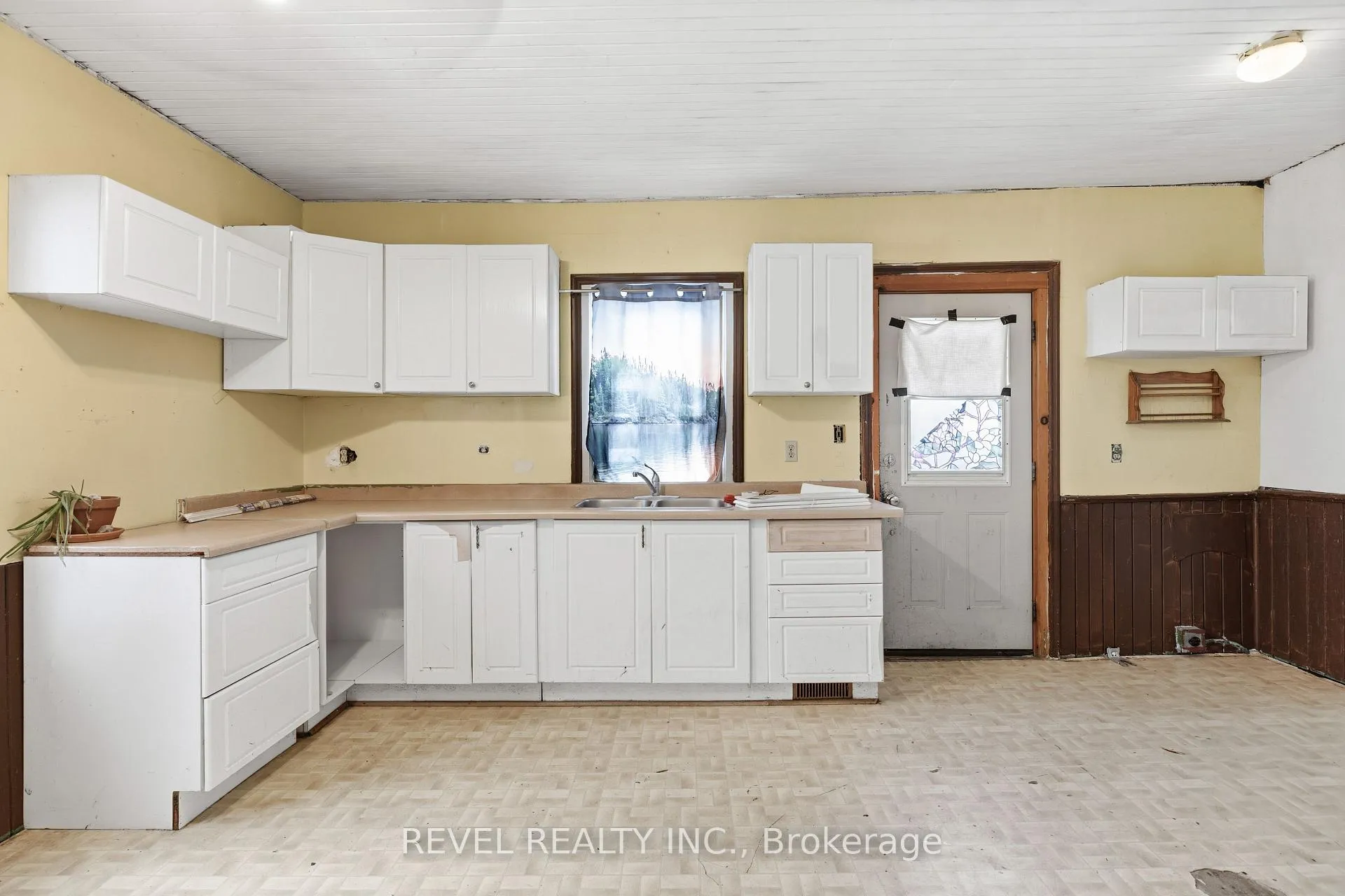 Photo 10 of 439 Metcalf Street, Tweed, Tweed (Village) — HOMEH