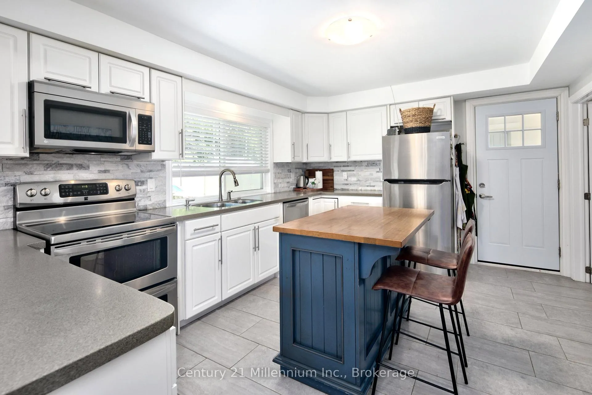 Photo 1 of 5 Bells Park Road, Wasaga Beach — HOMEH