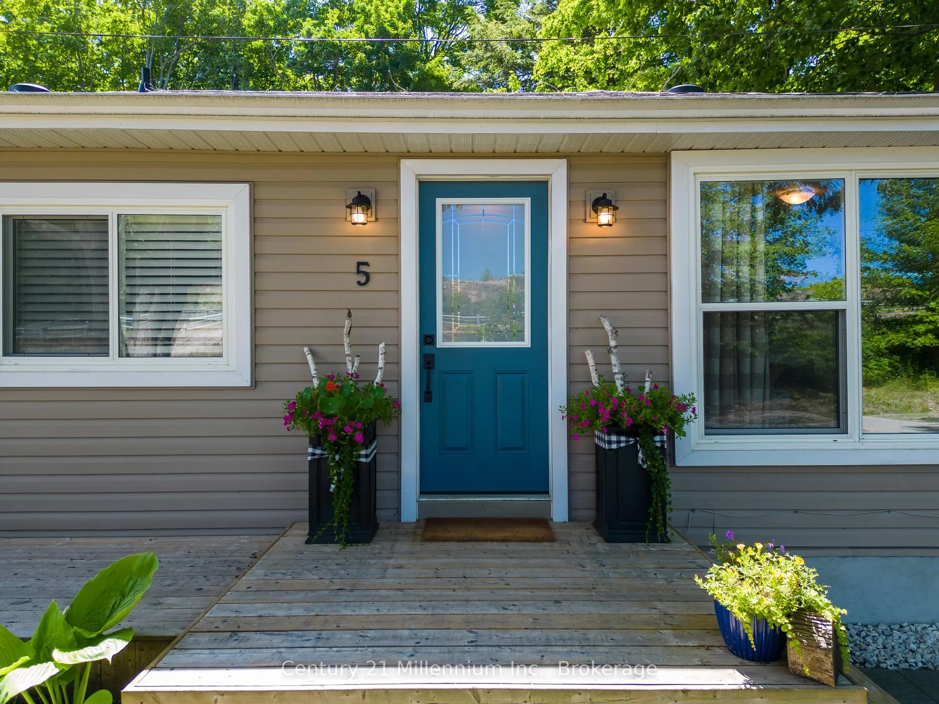 Photo 2 of 5 Bells Park Road, Wasaga Beach — HOMEH