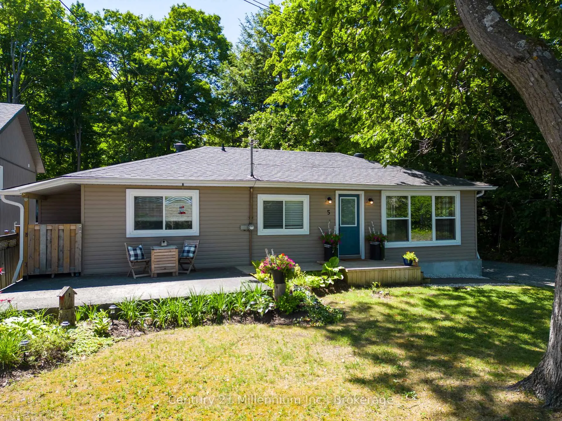 Photo 3 of 5 Bells Park Road, Wasaga Beach — HOMEH