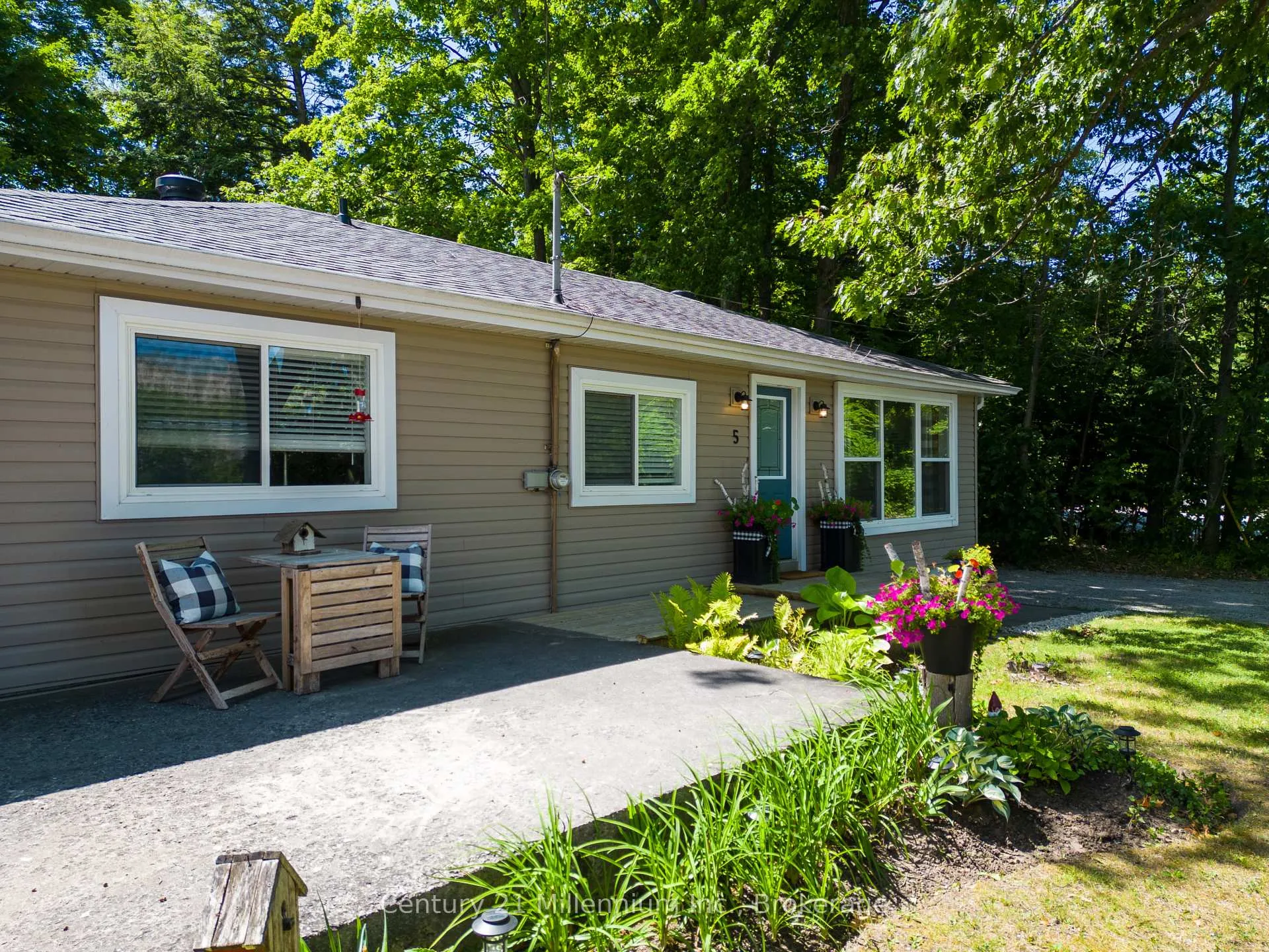Photo 4 of 5 Bells Park Road, Wasaga Beach — HOMEH