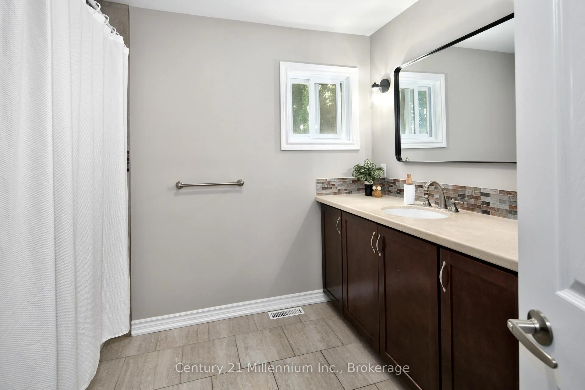 Photo 15 of 5 Bells Park Road, Wasaga Beach — HOMEH