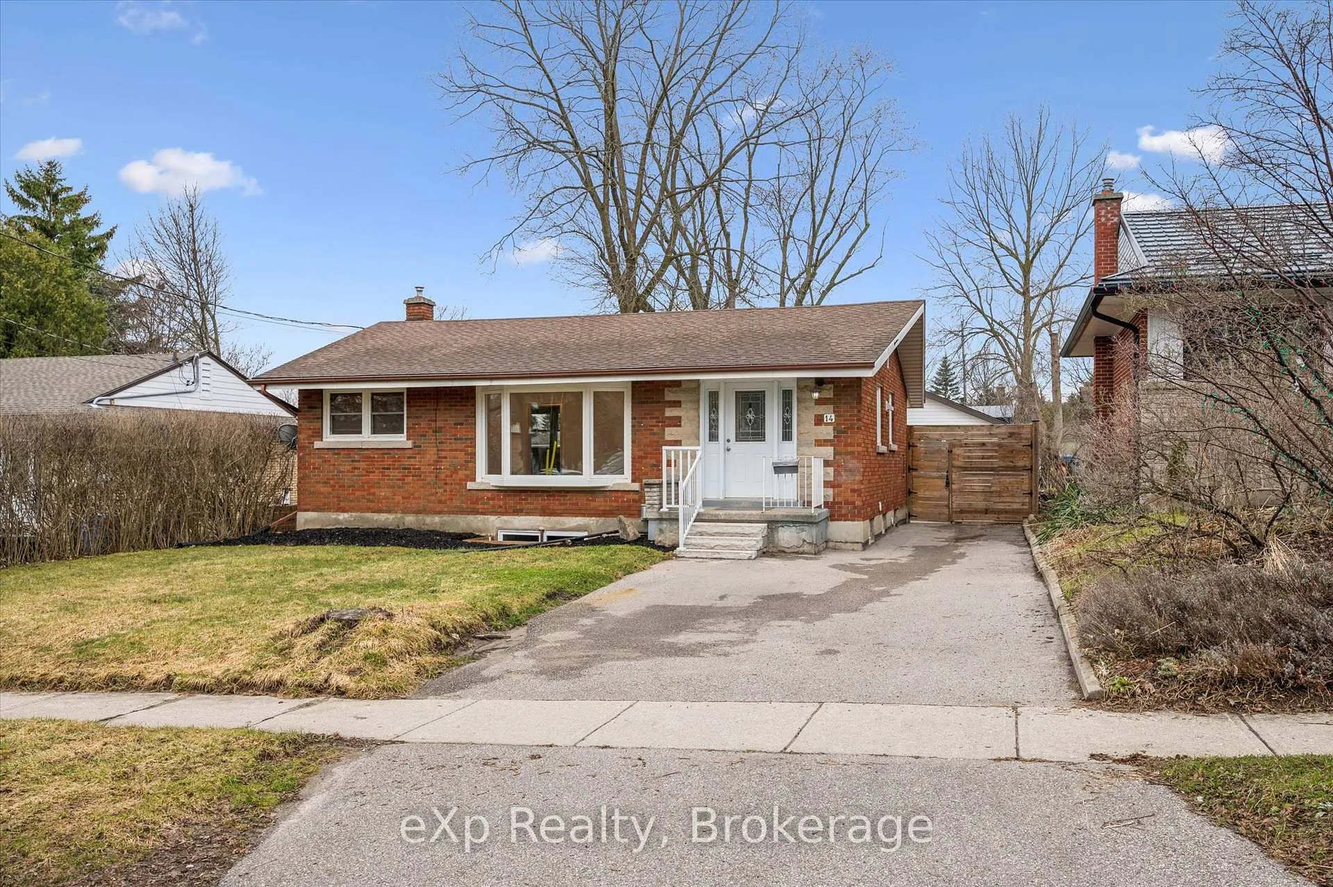 Photo 2 of 14 Lincoln Crescent, Guelph, St. George's — HOMEH