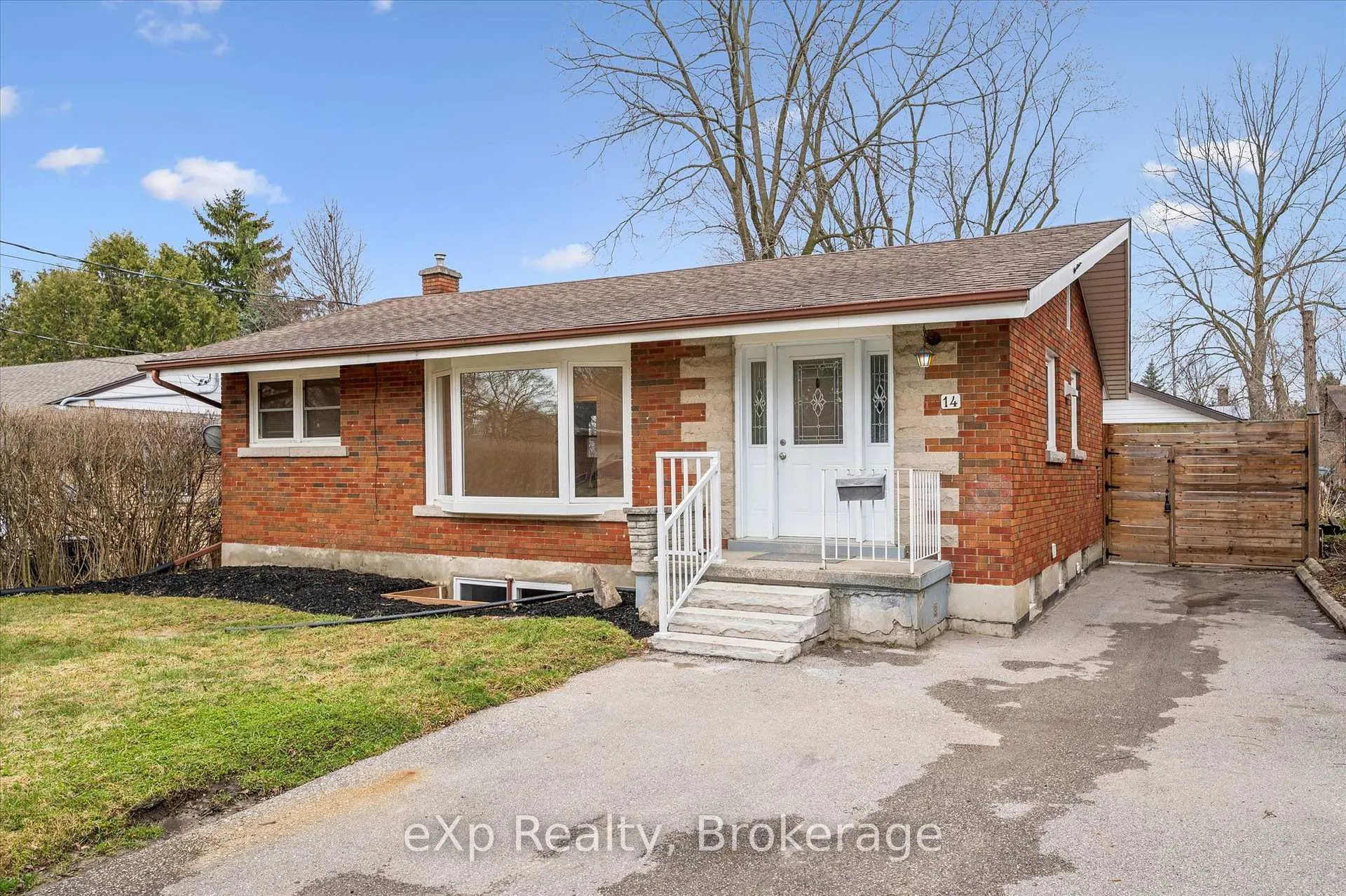 Photo 3 of 14 Lincoln Crescent, Guelph, St. George's — HOMEH