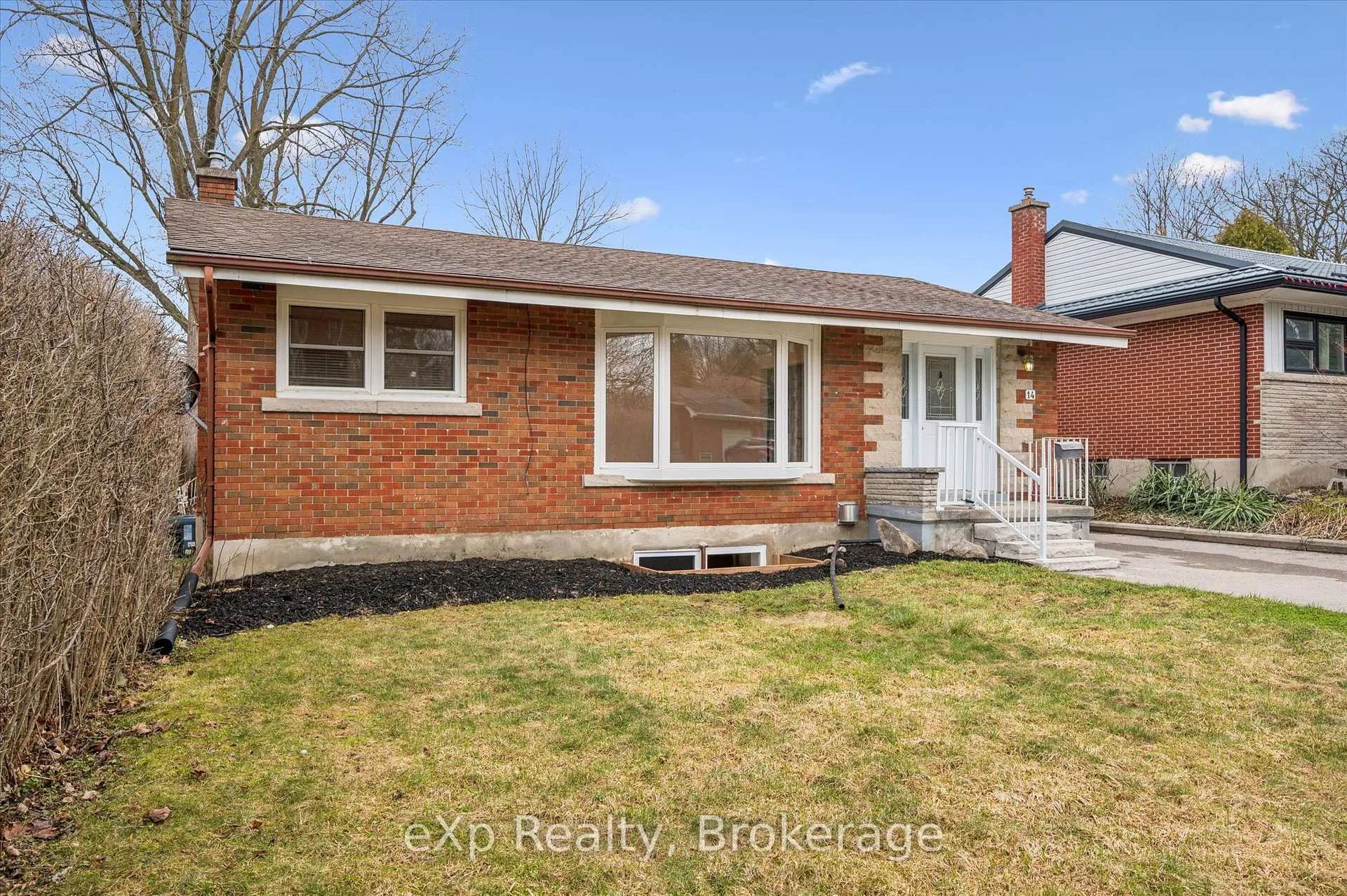 Photo 4 of 14 Lincoln Crescent, Guelph, St. George's — HOMEH