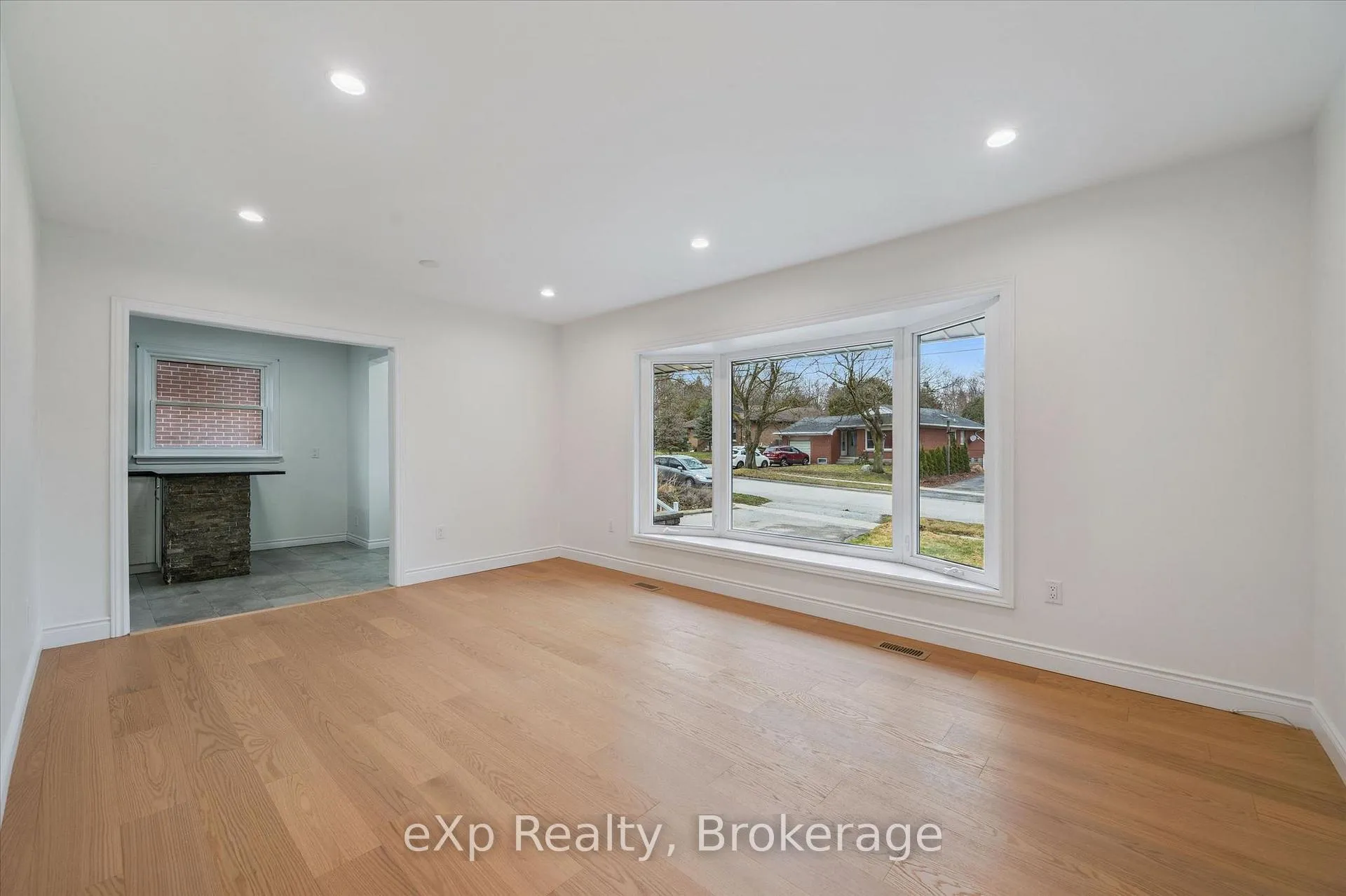 Photo 8 of 14 Lincoln Crescent, Guelph, St. George's — HOMEH