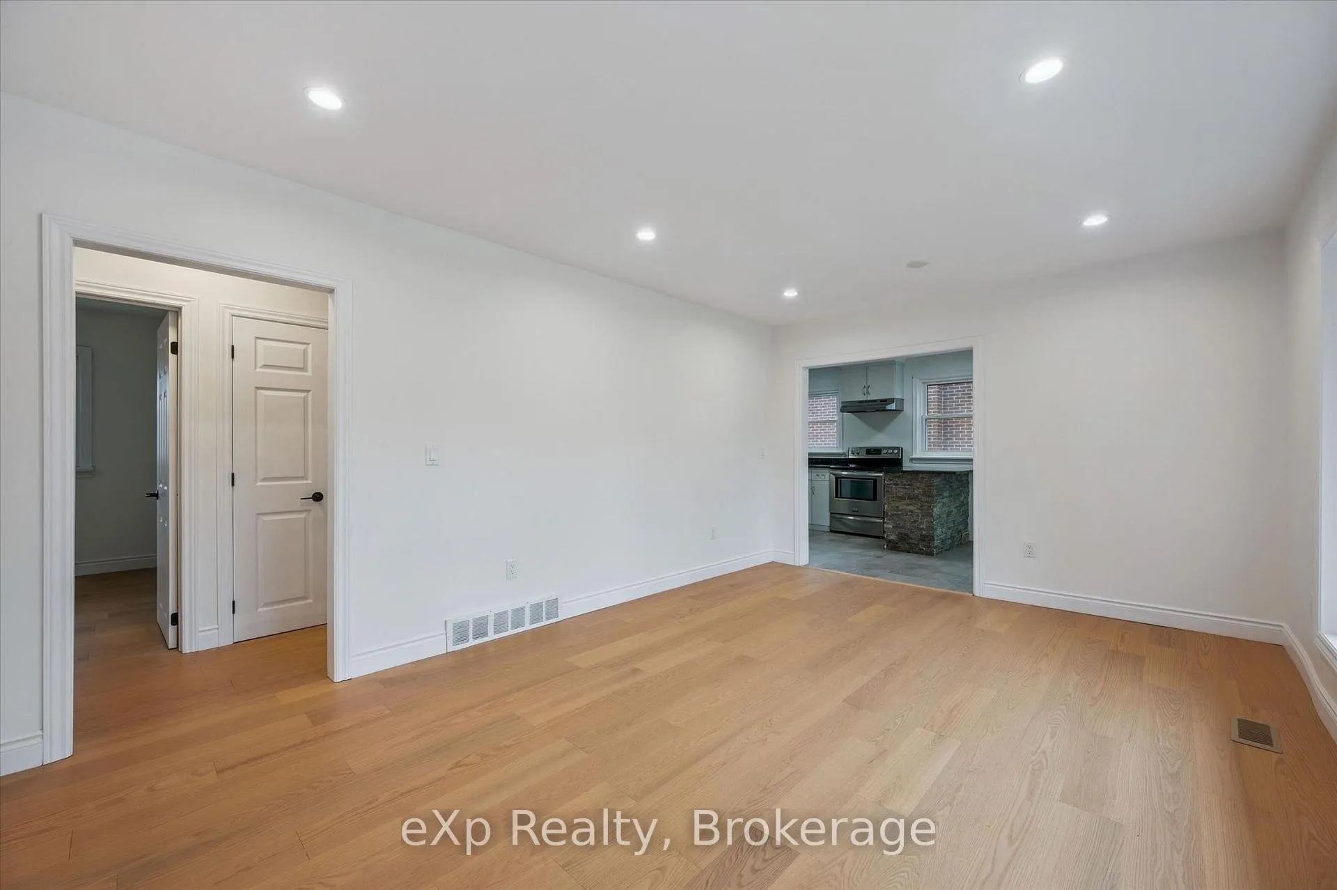 Photo 9 of 14 Lincoln Crescent, Guelph, St. George's — HOMEH