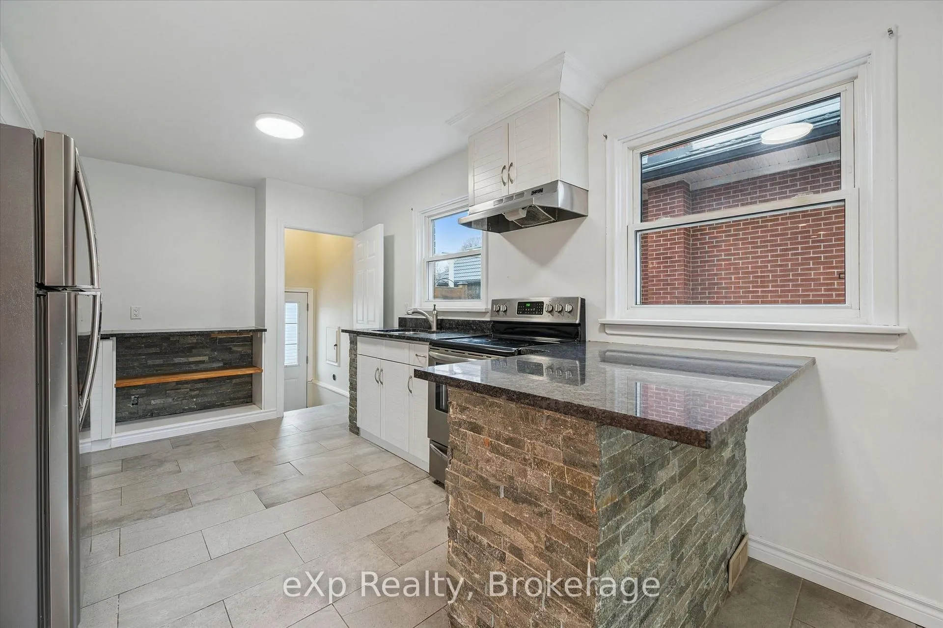 Photo 10 of 14 Lincoln Crescent, Guelph, St. George's — HOMEH
