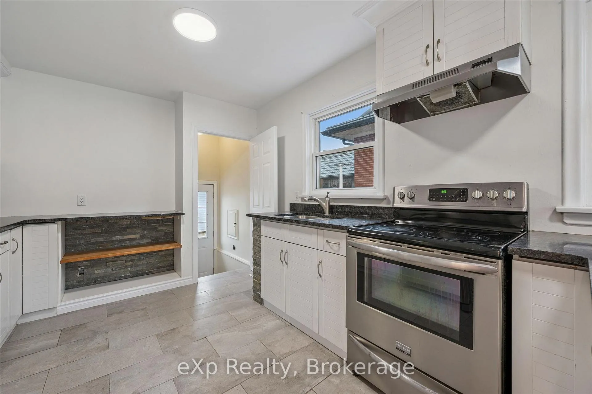 Photo 11 of 14 Lincoln Crescent, Guelph, St. George's — HOMEH