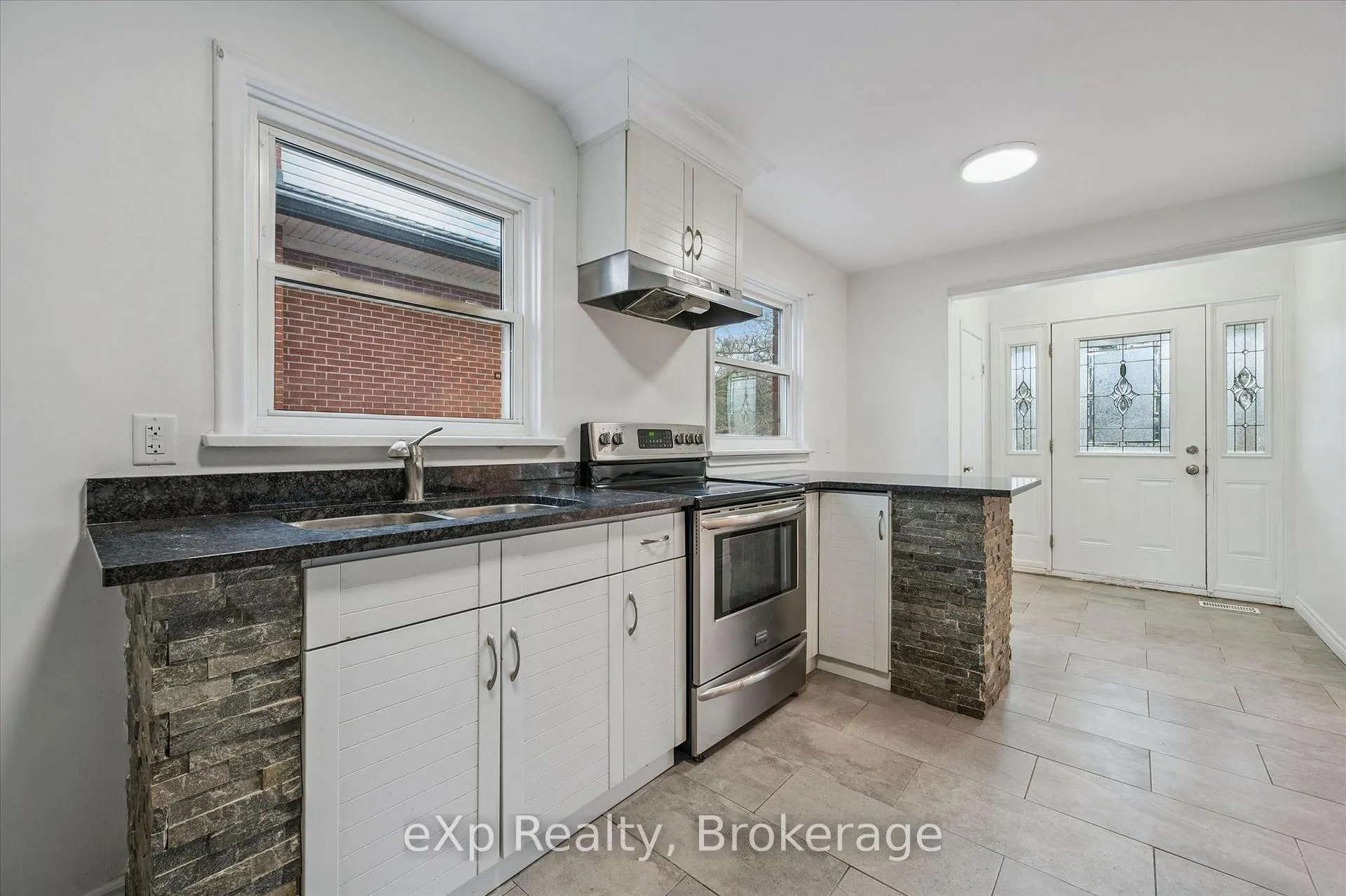 Photo 12 of 14 Lincoln Crescent, Guelph, St. George's — HOMEH