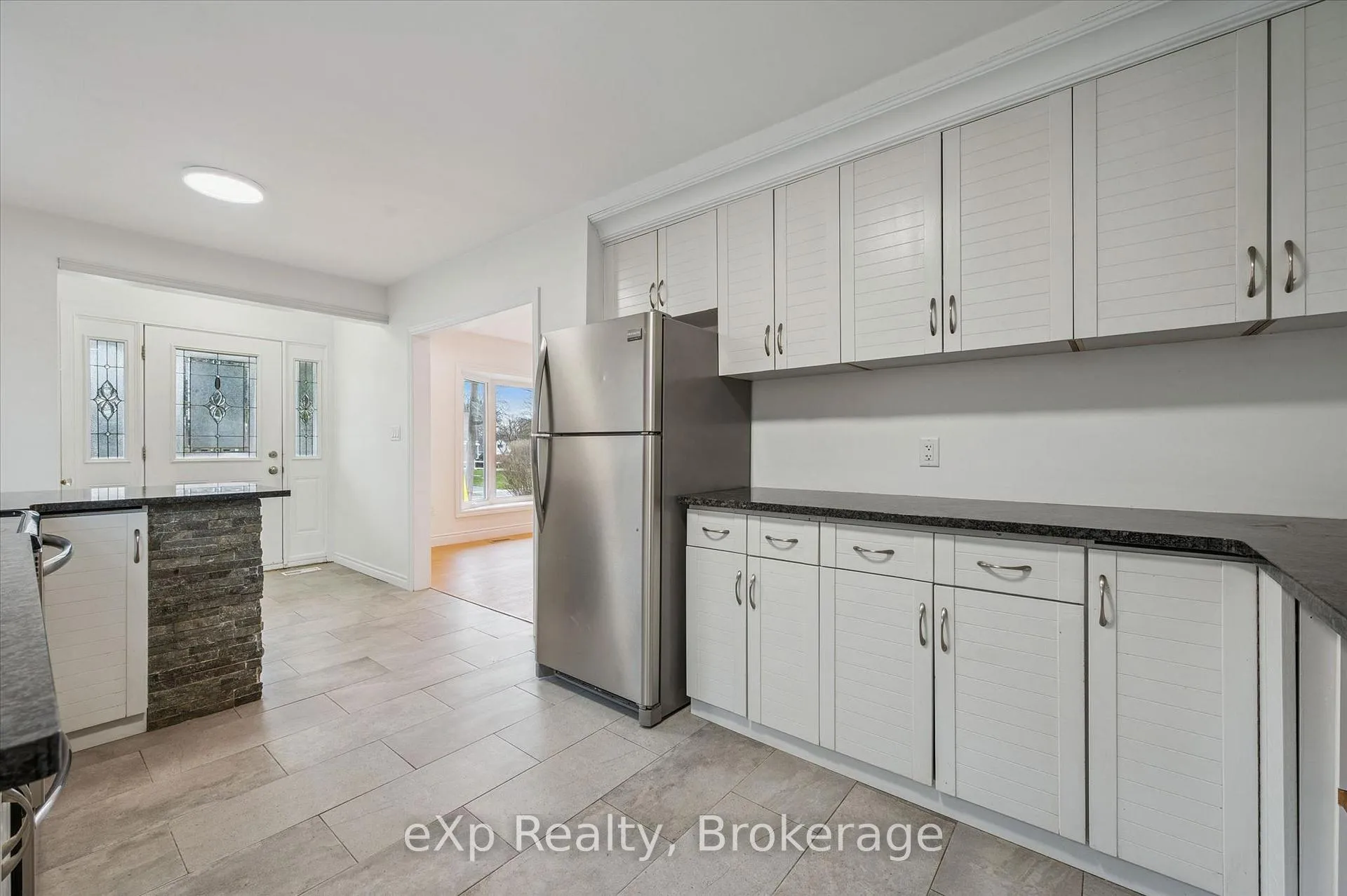 Photo 13 of 14 Lincoln Crescent, Guelph, St. George's — HOMEH