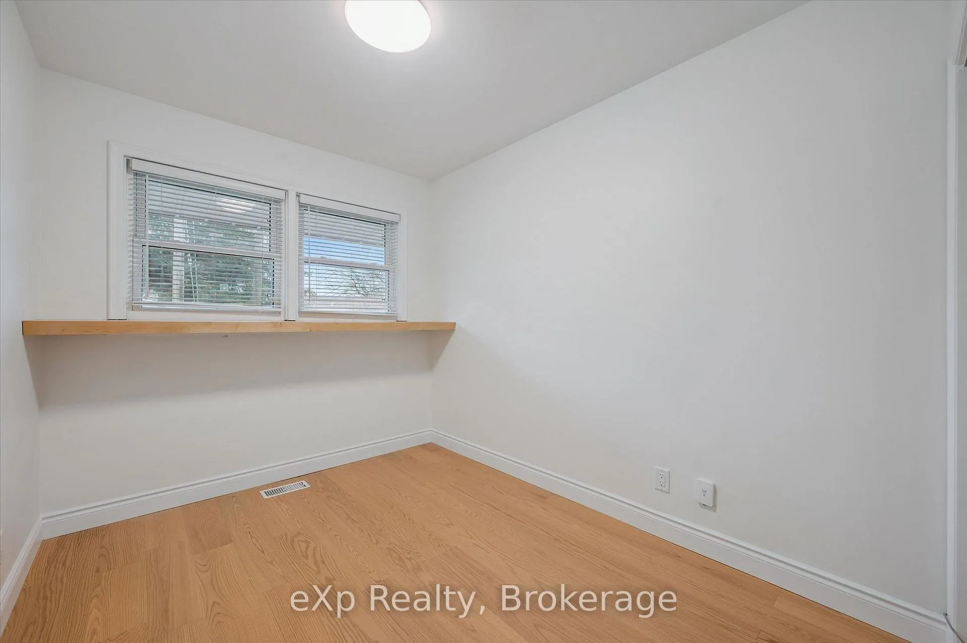 Photo 14 of 14 Lincoln Crescent, Guelph, St. George's — HOMEH