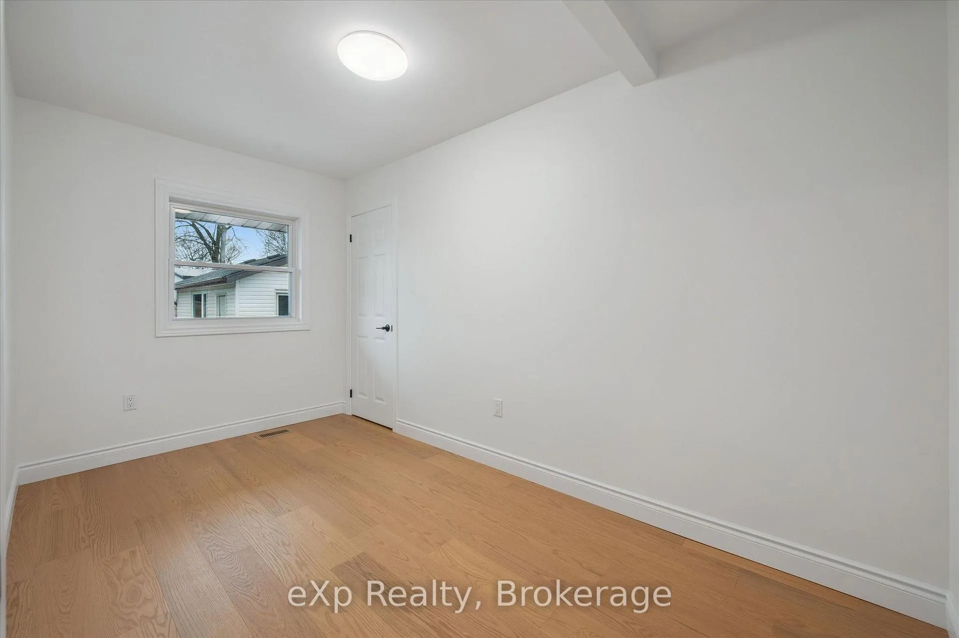 Photo 16 of 14 Lincoln Crescent, Guelph, St. George's — HOMEH