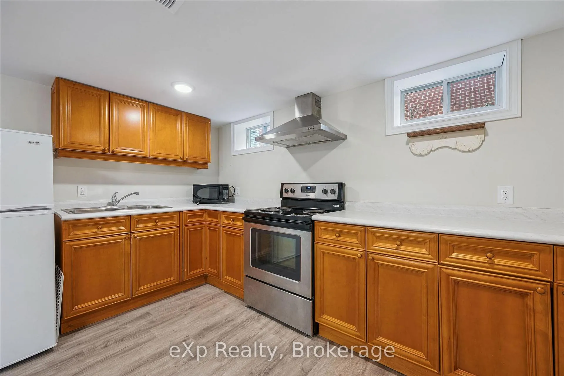 Photo 24 of 14 Lincoln Crescent, Guelph, St. George's — HOMEH