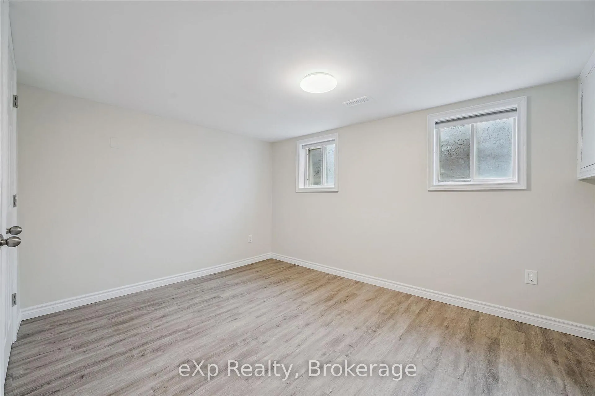 Photo 26 of 14 Lincoln Crescent, Guelph, St. George's — HOMEH