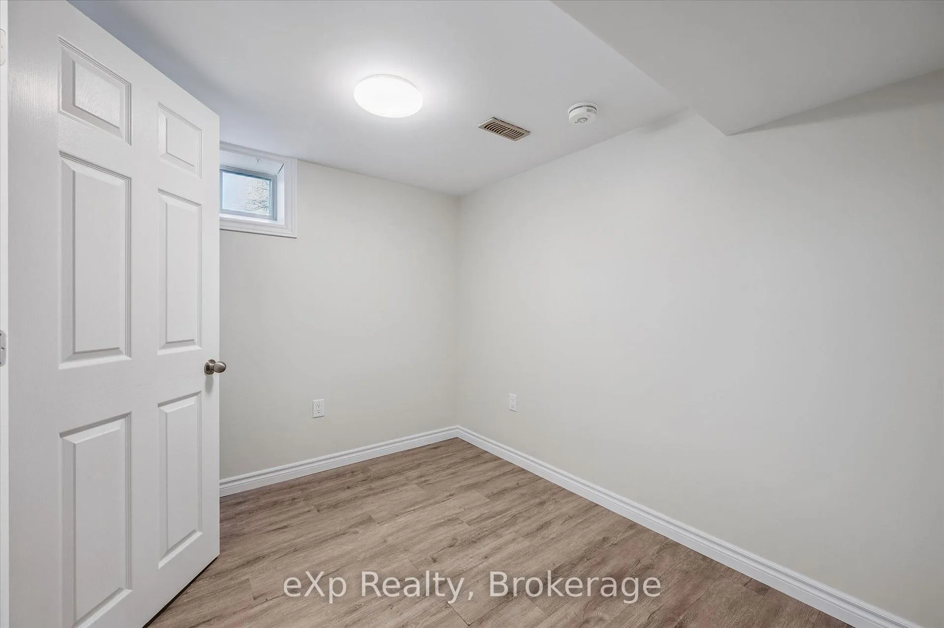 Photo 28 of 14 Lincoln Crescent, Guelph, St. George's — HOMEH
