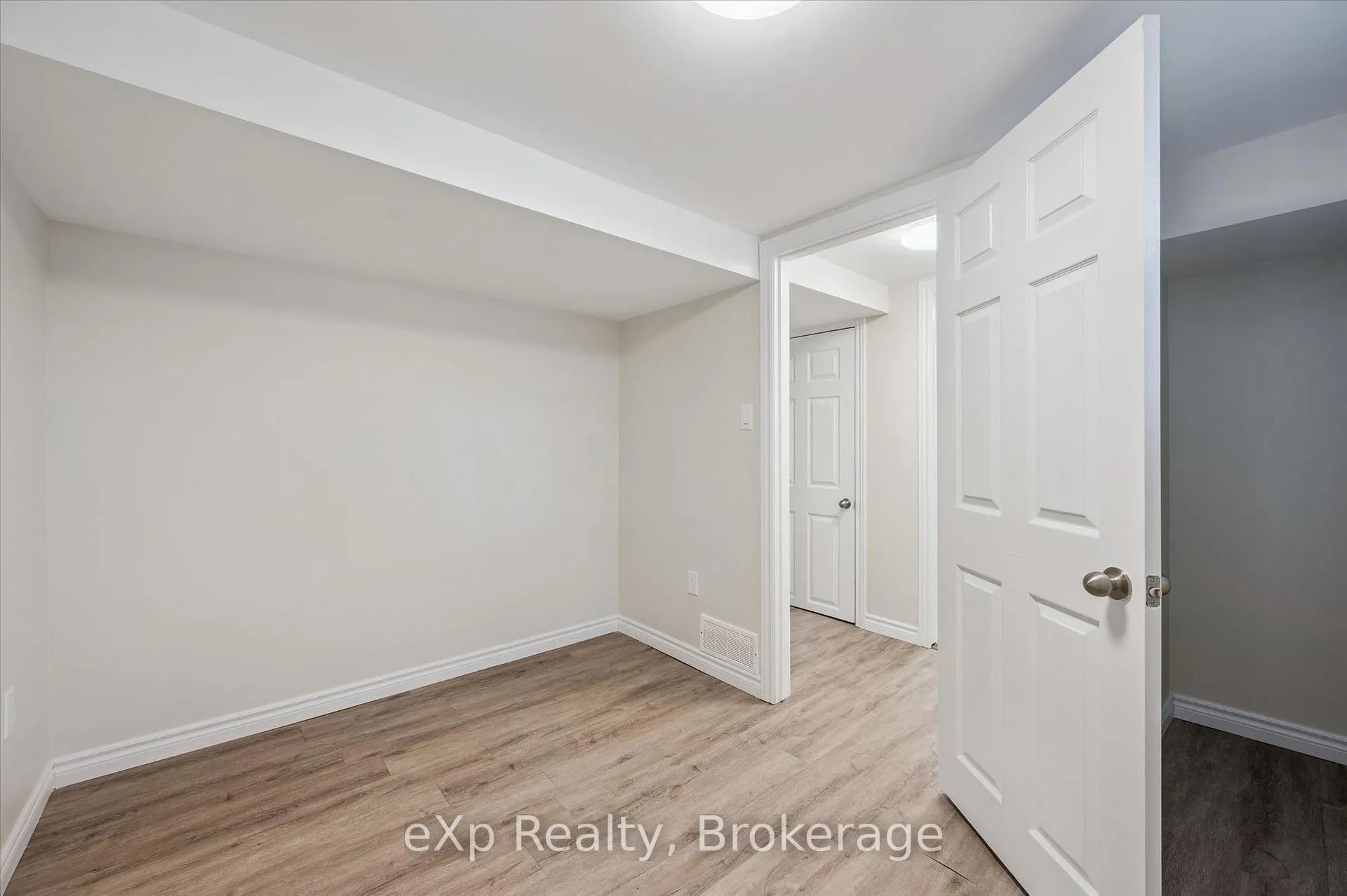 Photo 29 of 14 Lincoln Crescent, Guelph, St. George's — HOMEH
