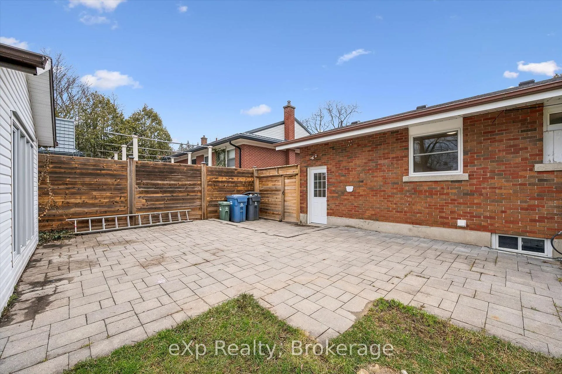 Photo 33 of 14 Lincoln Crescent, Guelph, St. George's — HOMEH