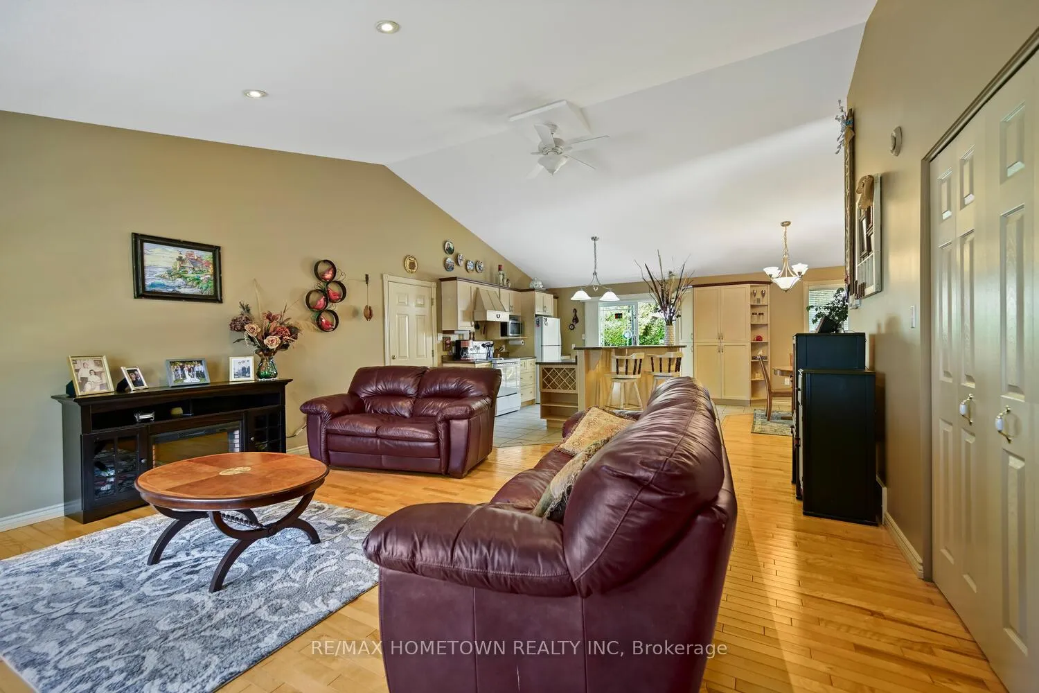 Photo 10 of 8121 Main Street, Augusta, Augusta Twp — HOMEH