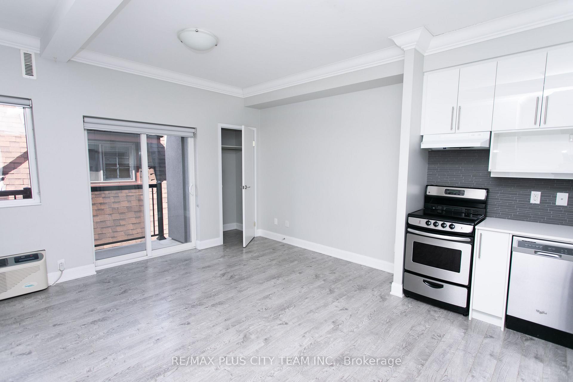 Photo 3 of Unit 302, 686 Bathurst Street, Toronto, Palmerston-Little Italy — HOMEH