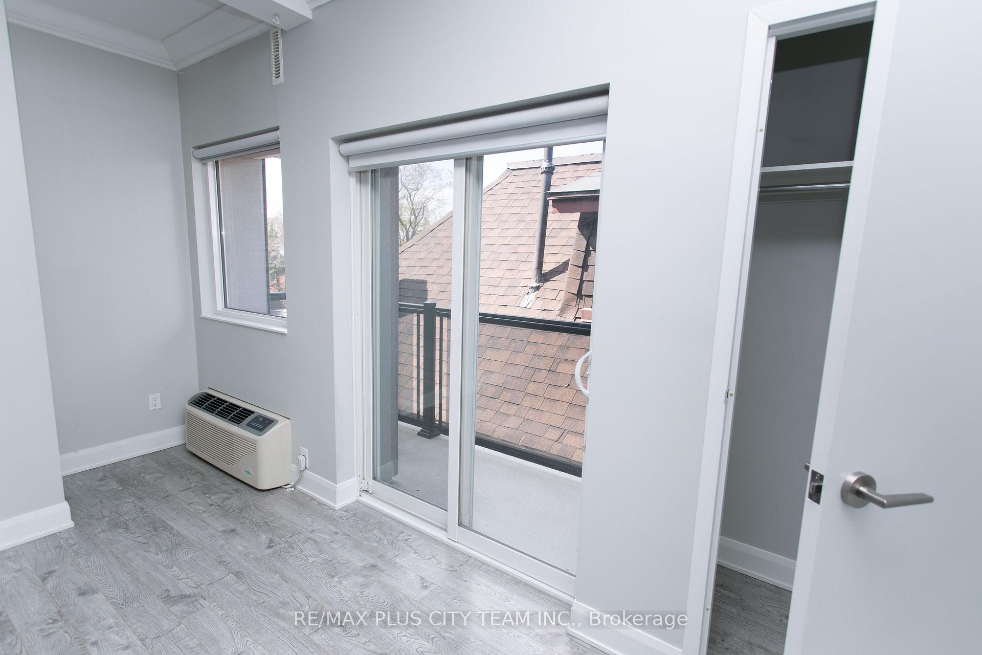 Photo 4 of Unit 302, 686 Bathurst Street, Toronto, Palmerston-Little Italy — HOMEH