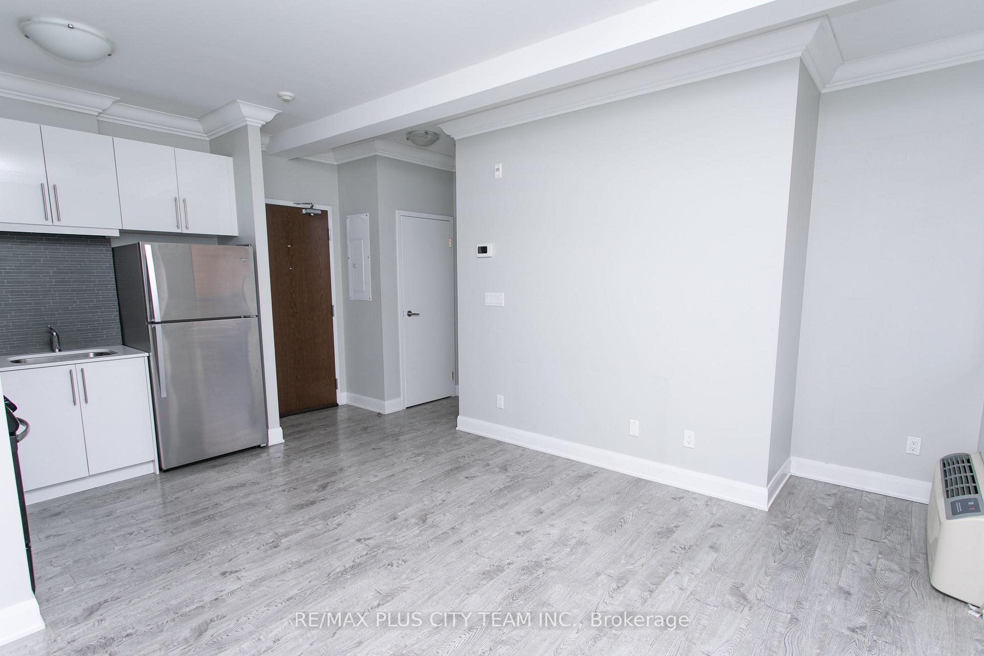 Photo 5 of Unit 302, 686 Bathurst Street, Toronto, Palmerston-Little Italy — HOMEH