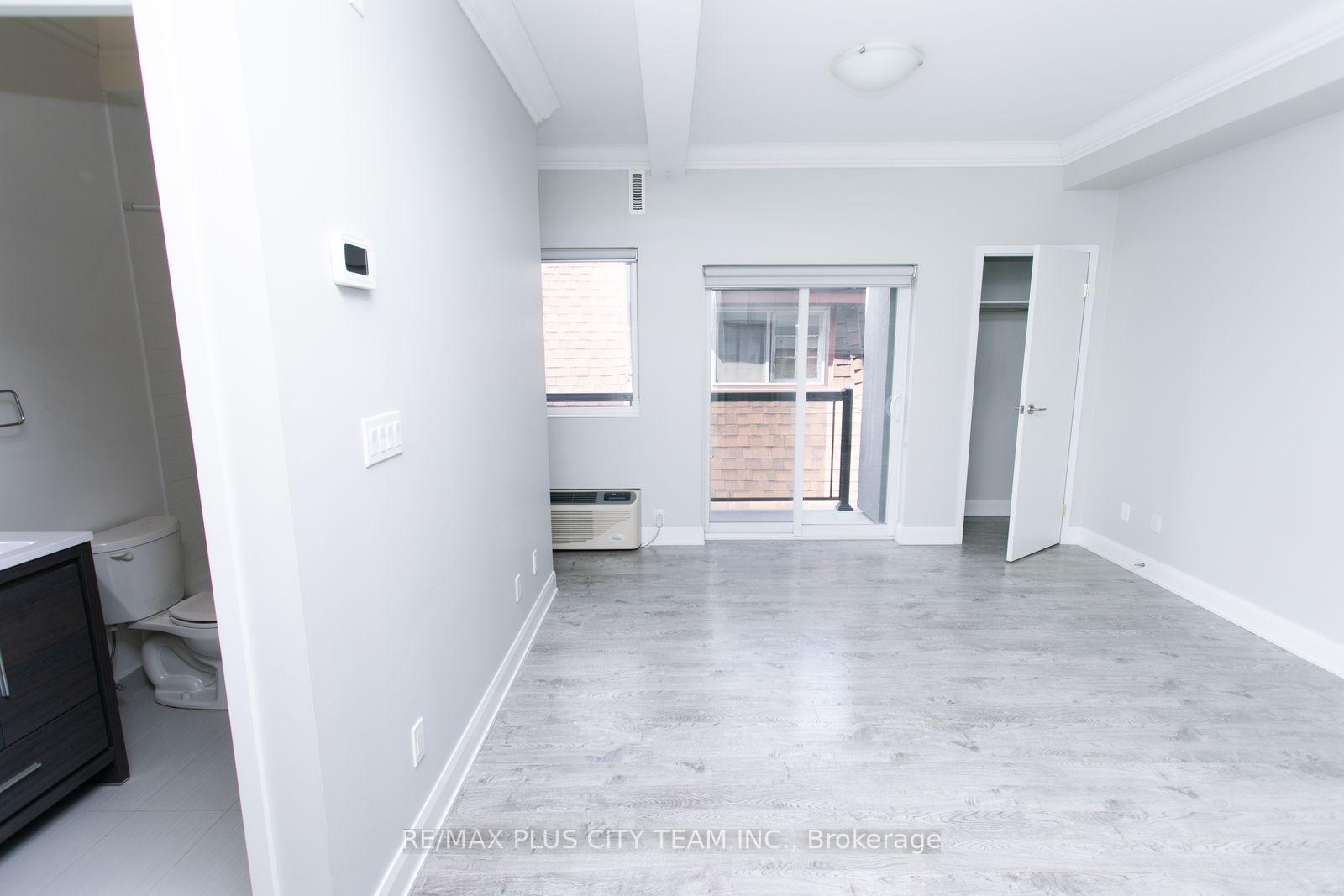 Photo 7 of Unit 302, 686 Bathurst Street, Toronto, Palmerston-Little Italy — HOMEH
