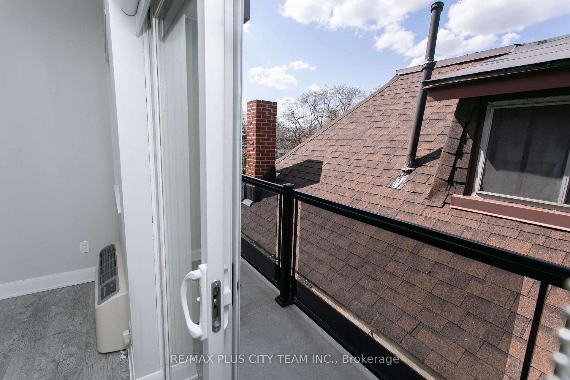 Photo 10 of Unit 302, 686 Bathurst Street, Toronto, Palmerston-Little Italy — HOMEH