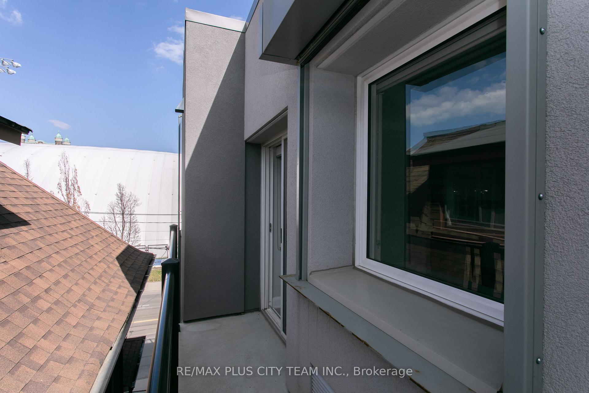 Photo 11 of Unit 302, 686 Bathurst Street, Toronto, Palmerston-Little Italy — HOMEH