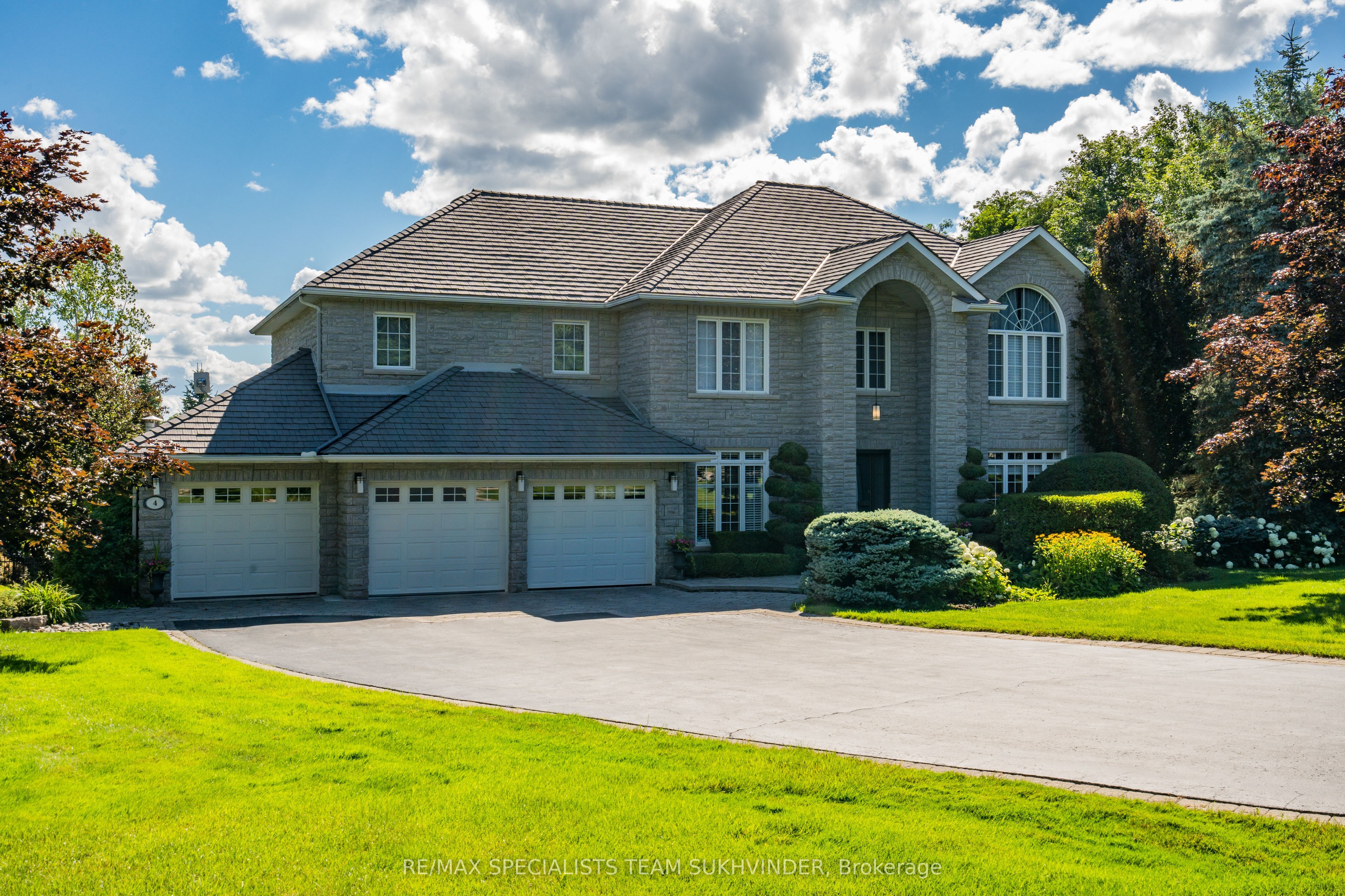 Photo 2 of 4 Stonehart Street, Caledon, Palgrave — HOMEH