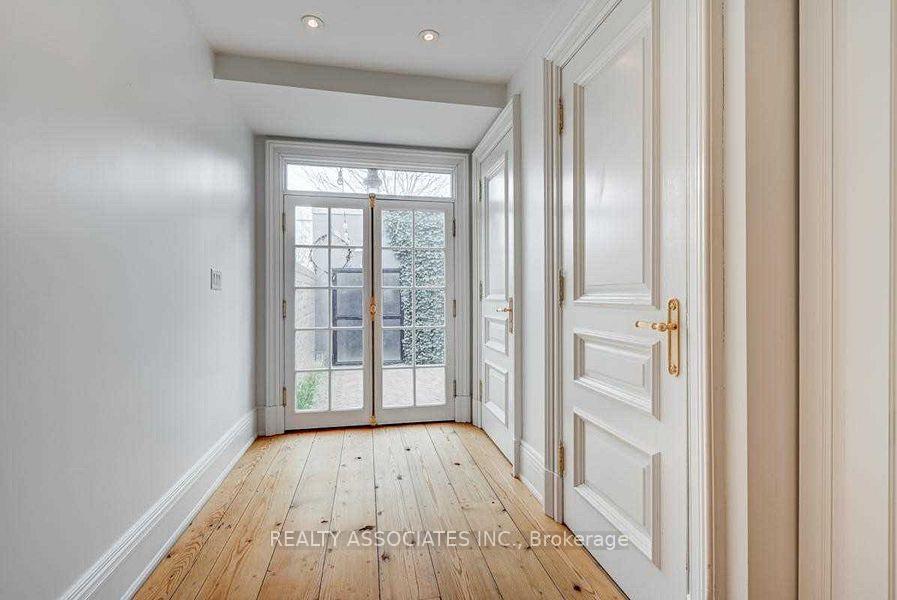 Photo 7 of 23 Afton Avenue, Toronto, Little Portugal — HOMEH
