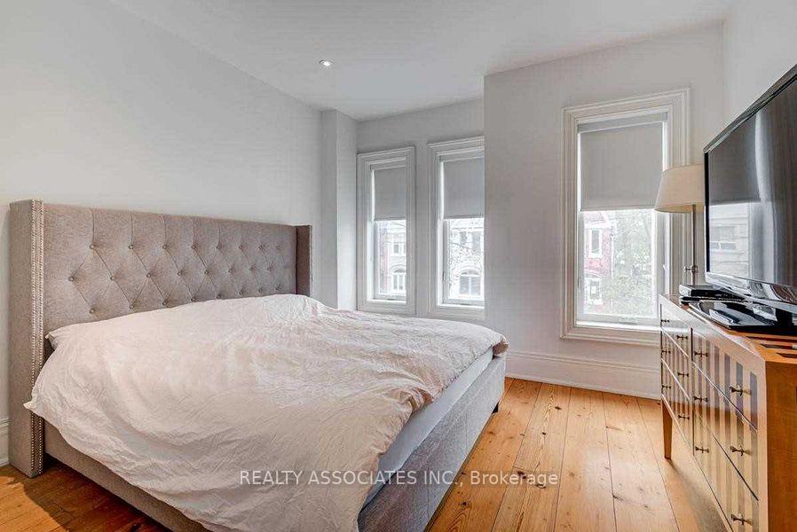 Photo 12 of 23 Afton Avenue, Toronto, Little Portugal — HOMEH