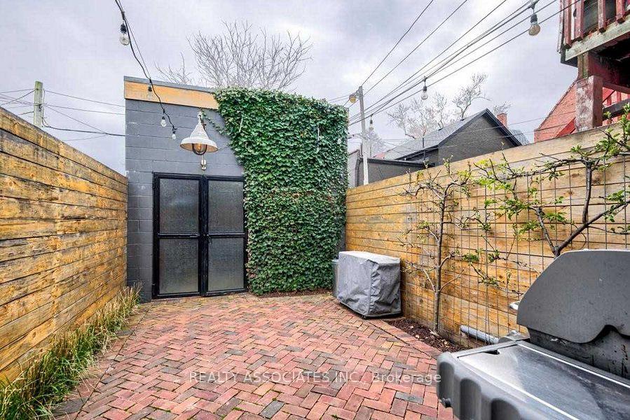 Photo 20 of 23 Afton Avenue, Toronto, Little Portugal — HOMEH