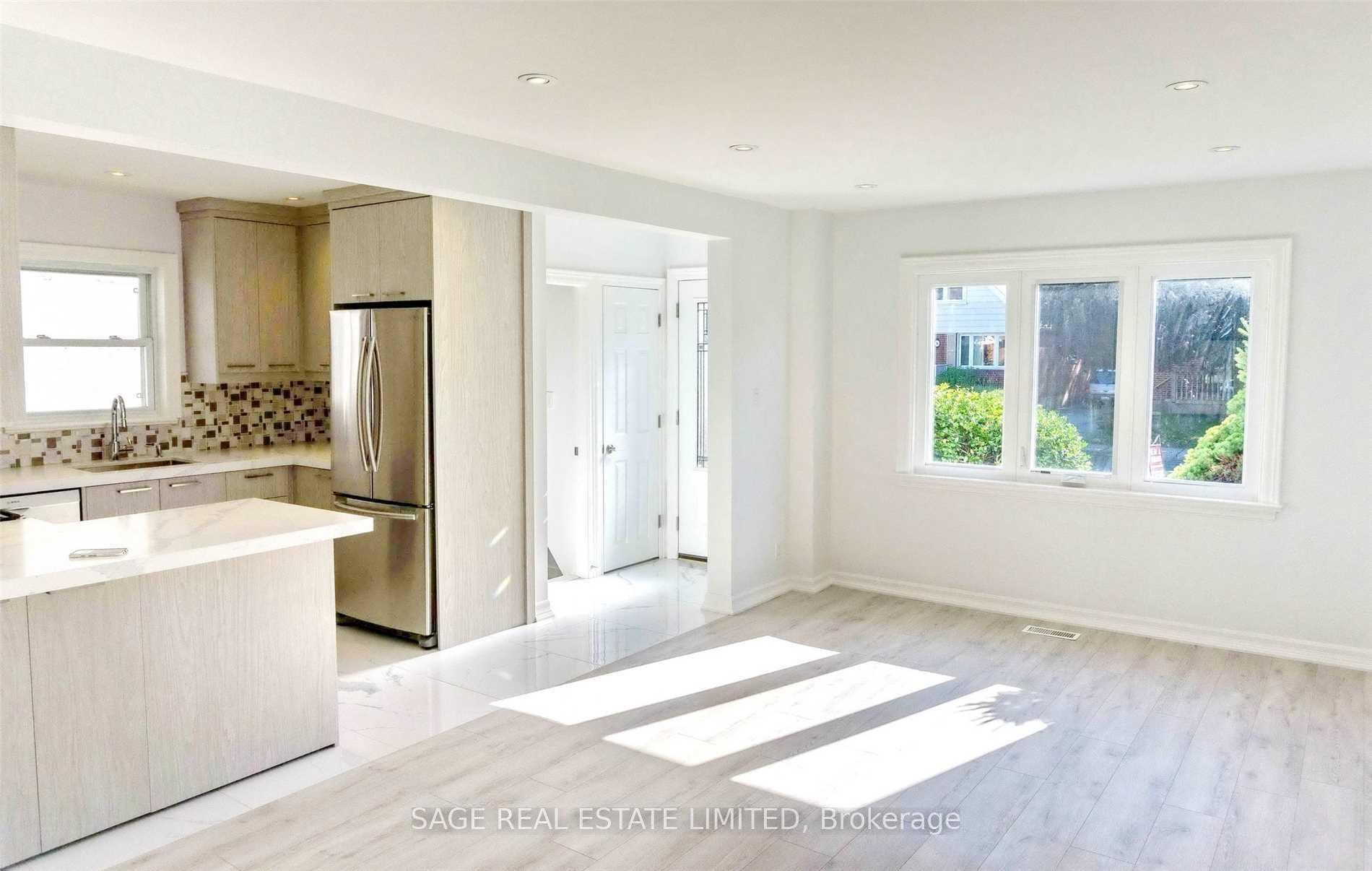 Photo 2 of Unit Main, 21 Norlong Boulevard, Toronto, East York — HOMEH