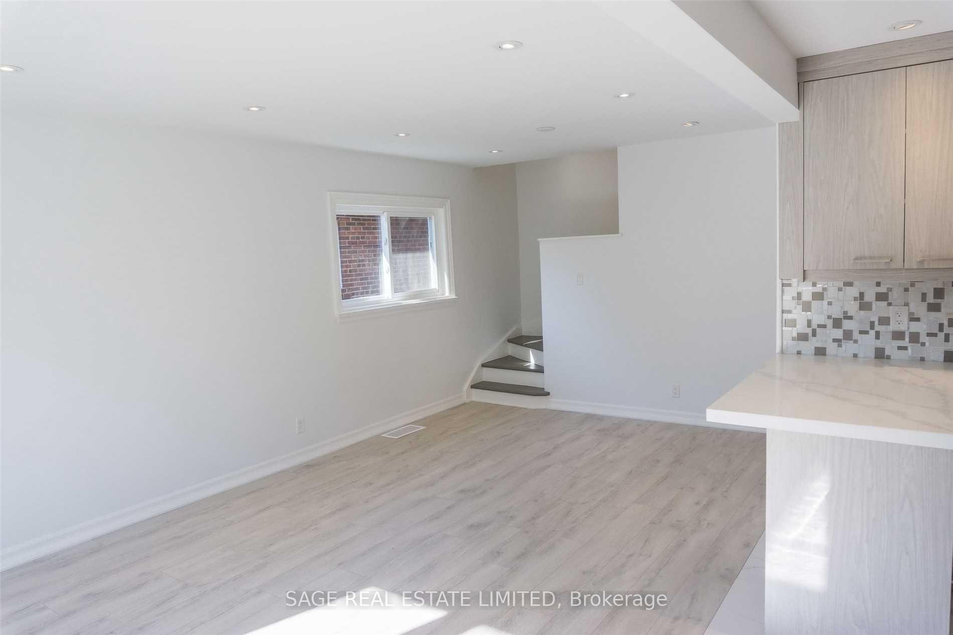 Photo 3 of Unit Main, 21 Norlong Boulevard, Toronto, East York — HOMEH