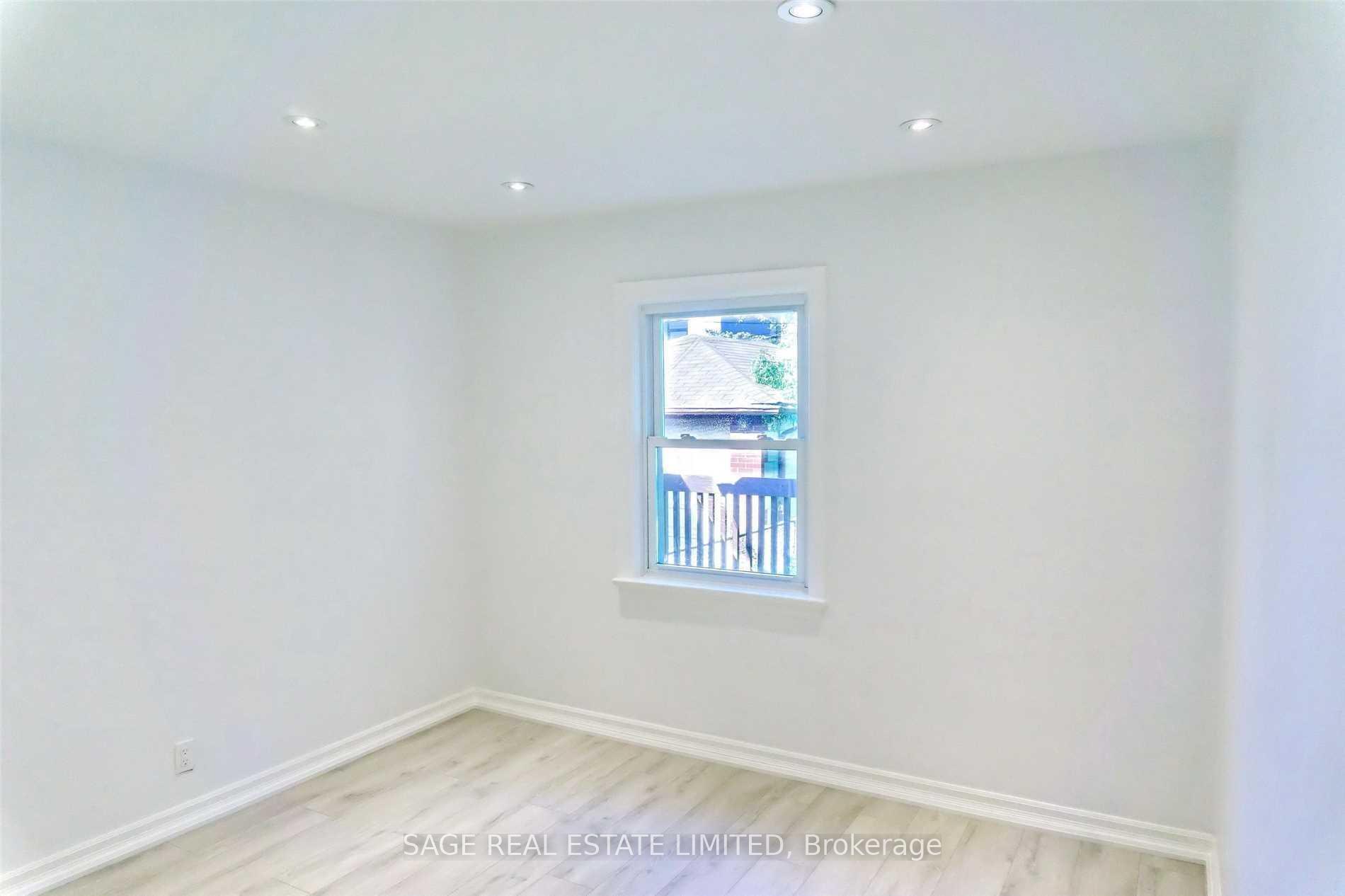 Photo 8 of Unit Main, 21 Norlong Boulevard, Toronto, East York — HOMEH