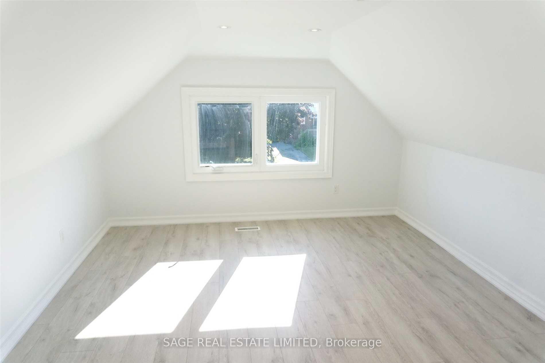 Photo 11 of Unit Main, 21 Norlong Boulevard, Toronto, East York — HOMEH