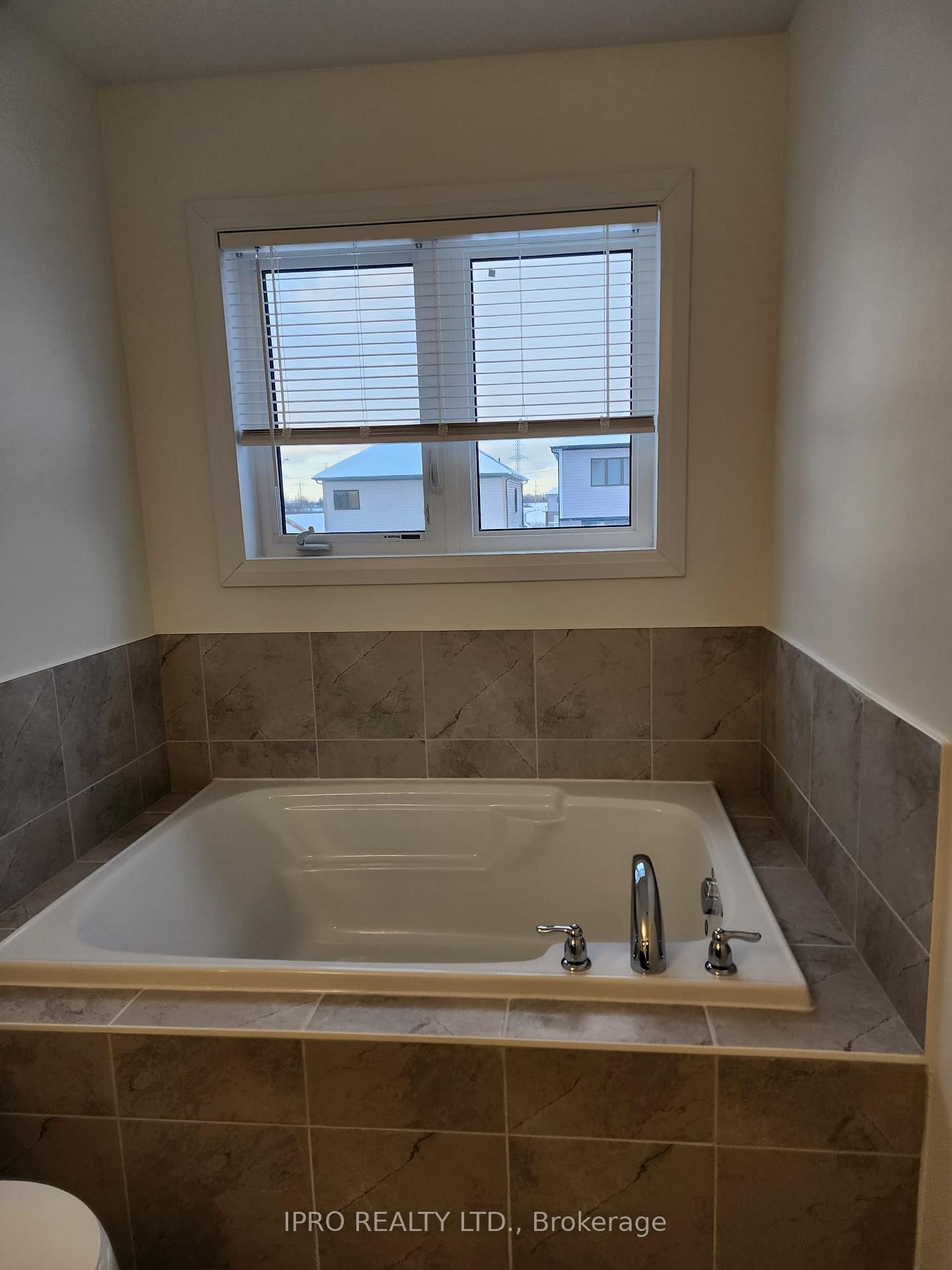 Photo 9 of 262 Velvet Way S, Thorold, Rolling Meadows — HOMEH