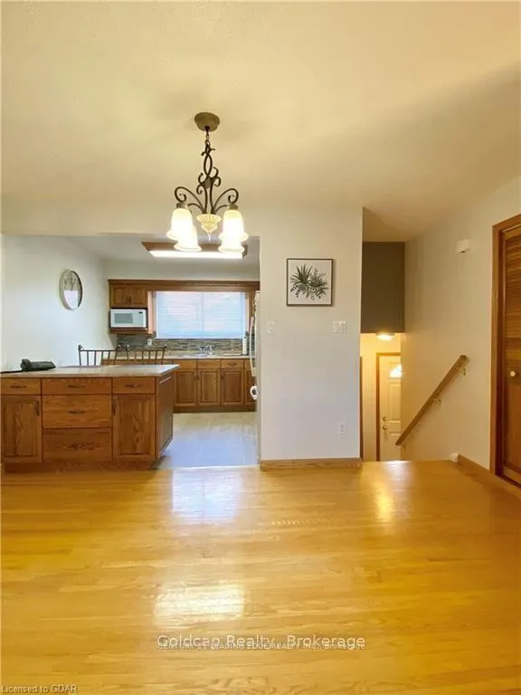 Photo 5 of Unit 13, 201 Silvercreek Parkway N, Guelph, Junction/Onward Willow — HOMEH