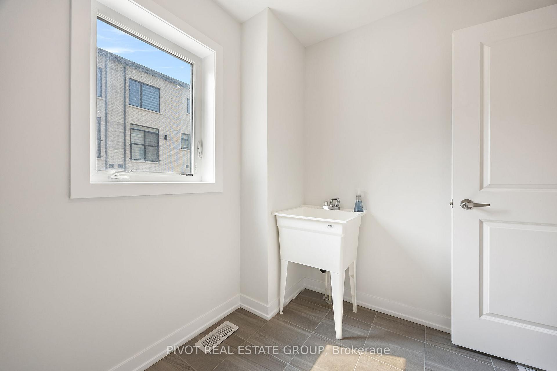 Photo 8 of 26 Danielle Moore Circle, Scarborough, Bendale — HOMEH