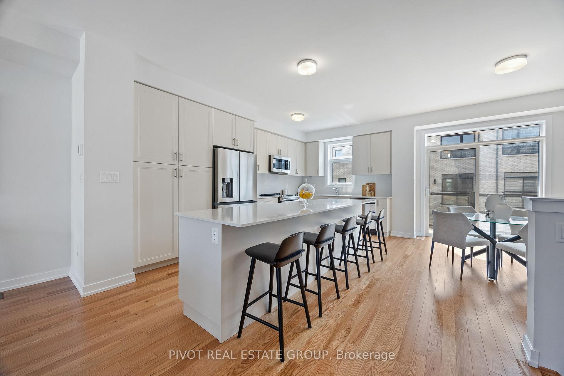 Photo 10 of 26 Danielle Moore Circle, Scarborough, Bendale — HOMEH