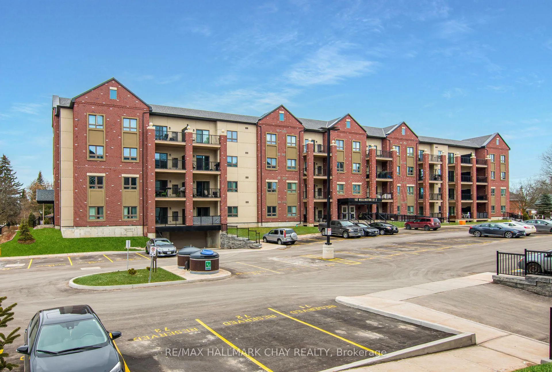Front of Unit 109, 157 Wellington Street E
