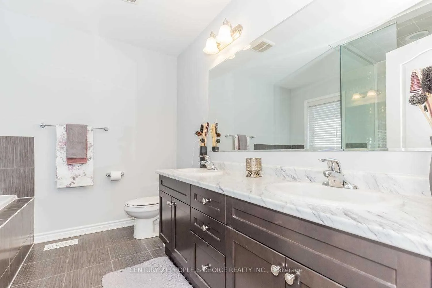 Photo 6 of 76 Leadenhall Road, Brampton, Northwest Brampton — HOMEH
