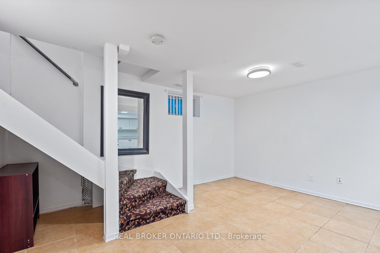 Photo 3 of Unit Bsmt, 94 Chisholm Avenue, Toronto, Woodbine-Lumsden — HOMEH