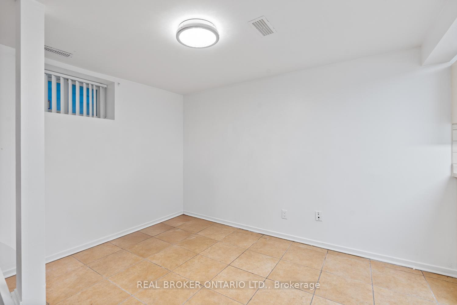 Photo 6 of Unit Bsmt, 94 Chisholm Avenue, Toronto, Woodbine-Lumsden — HOMEH