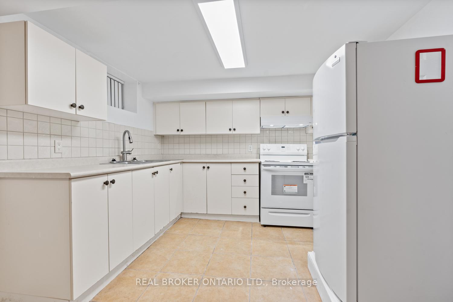 Photo 8 of Unit Bsmt, 94 Chisholm Avenue, Toronto, Woodbine-Lumsden — HOMEH