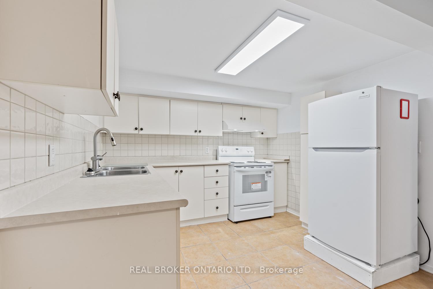 Photo 9 of Unit Bsmt, 94 Chisholm Avenue, Toronto, Woodbine-Lumsden — HOMEH