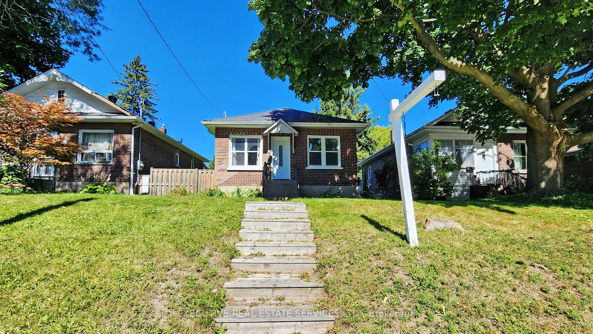 Photo 2 of 86 Bloor Street W, Oshawa, Lakeview — HOMEH