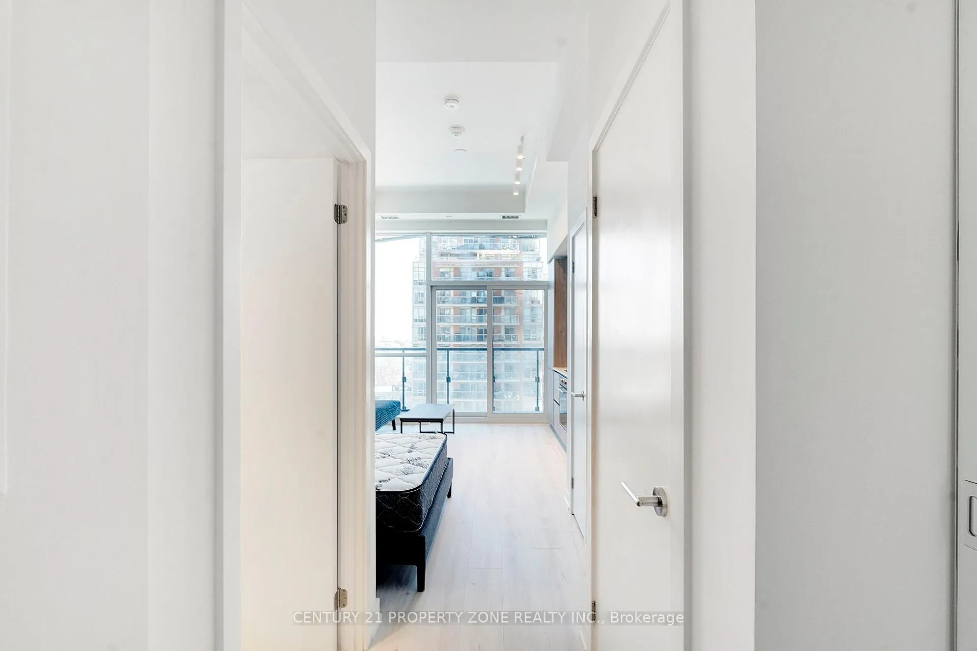 Photo 5 of Unit 904N, 120 Broadway Avenue, Toronto, Mount Pleasant West — HOMEH